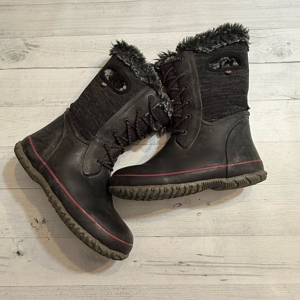 Bogs girls faux fur lined boots size 4